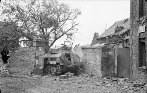 The_British_Army_in_Normandy_1944_B8252.jpg