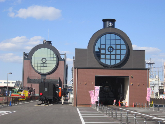 真岡駅とキューロク館