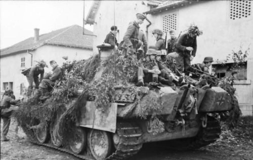 Panther_ausf_G_France_1944_3.jpg