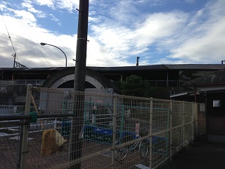 折尾駅2番のりばから見た3番のりば部分