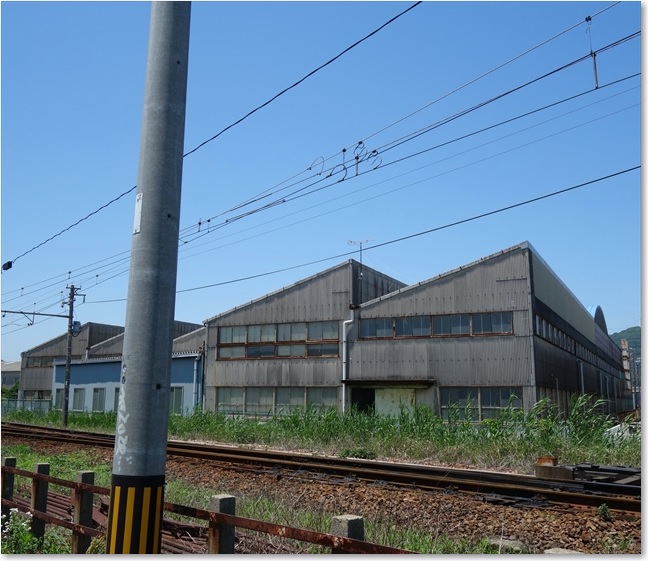 38ノコギリ屋根の工場も