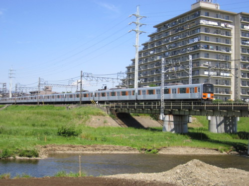 柳瀬川を渡る東武50070系