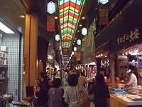 61錦市場へ.jpg