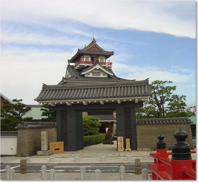50門と天守.JPG