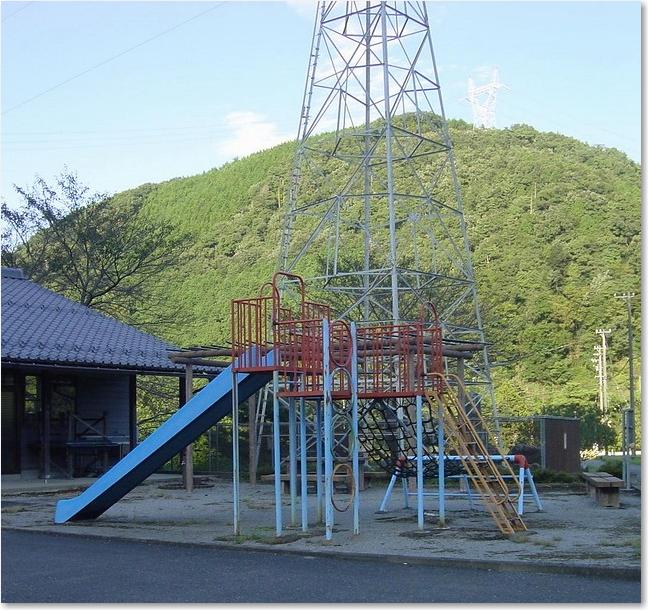 06唐突に遊具.JPG