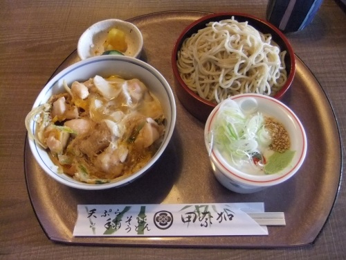 西新井７丁目・田奈加の親子丼セット１