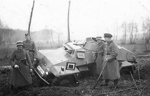 SdKfz_221_german_armored_car_.jpg