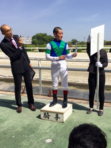 渡邊騎手１勝ｃ.jpeg