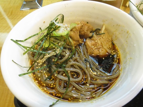 20150309_なぜ蕎麦にラー油を入れるのか。 鶏そば（大）つけ汁.JPG