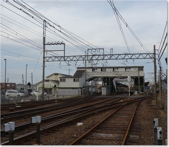 26踏切から駅