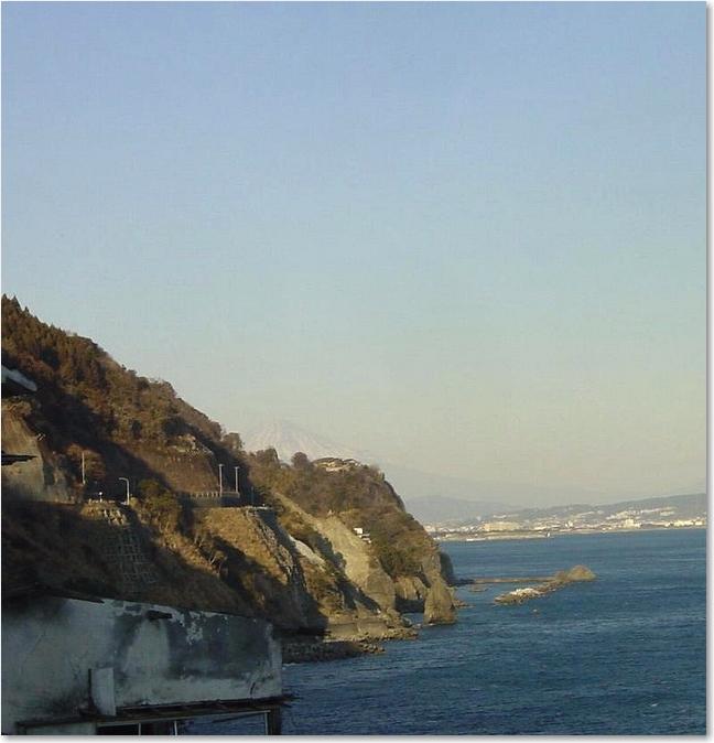 44かすかに富士山