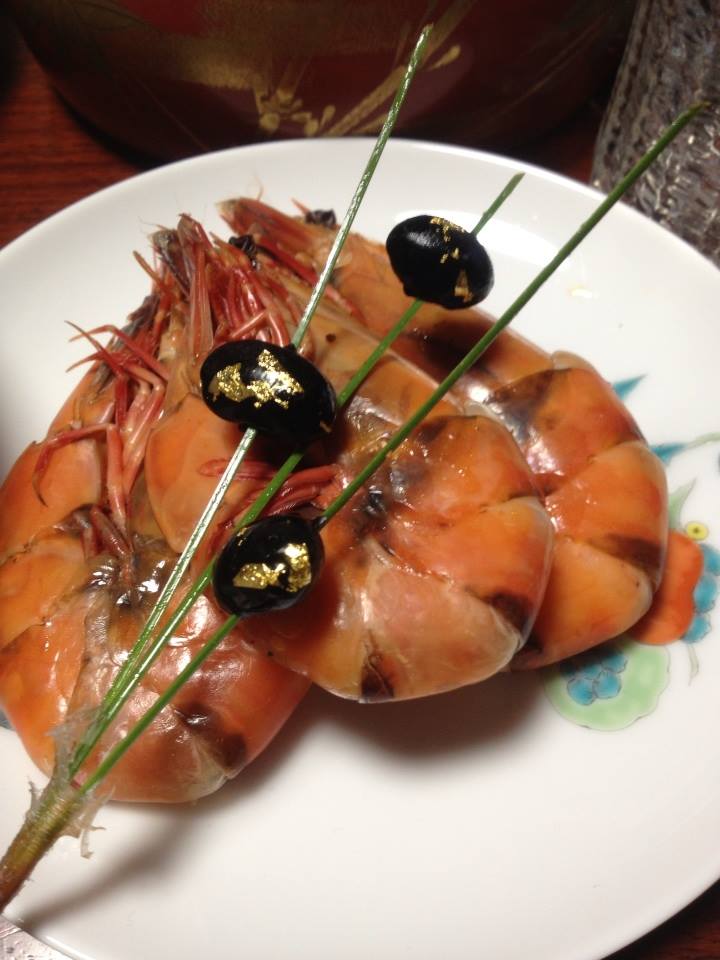 おせちの続き。<br />子持ち鮎の甘露煮と海老。