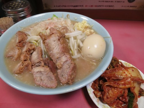 20140907_ラーメン二郎歌舞伎町店_チャーシューメン、キムチ、煮玉子fT.JPG