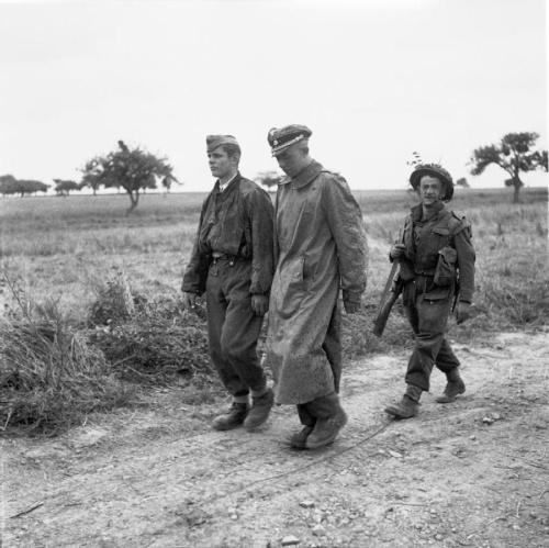 German_Prisoners_of_War_in_Normandy,_June_1944_B6009.jpg