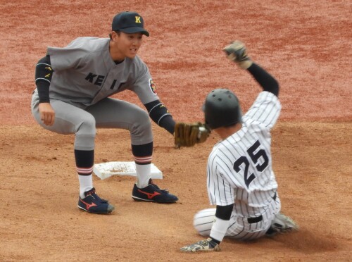 立教西川が盗塁を試みるもアウト。林二塁手.JPG