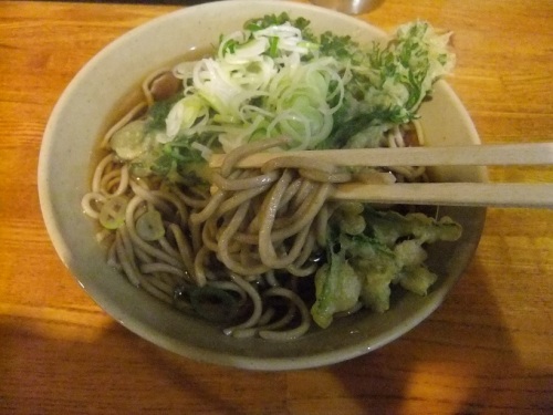 都そば＠帝国劇場下の春菊天そば２