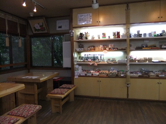 来宮神社おやすみ処＠熱海の店内１20120318.JPG