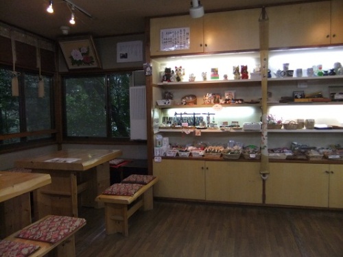 来宮神社おやすみ処＠熱海の店内１20120318.JPG