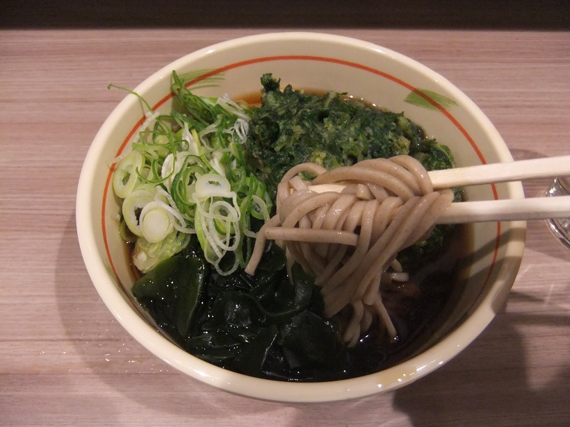 狭山そば＠所沢駅の春菊そば２20131103.JPG