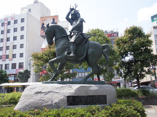 P5140064-15上野駅にある真田幸村騎馬像.jpg