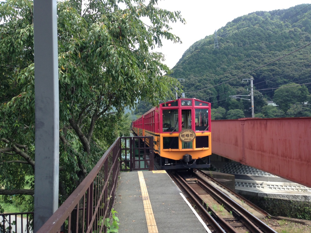 亀岡駅の車両.jpg