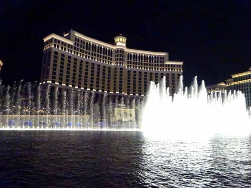 ラスベガス 　ベラッジオの噴水ショー (3).JPG