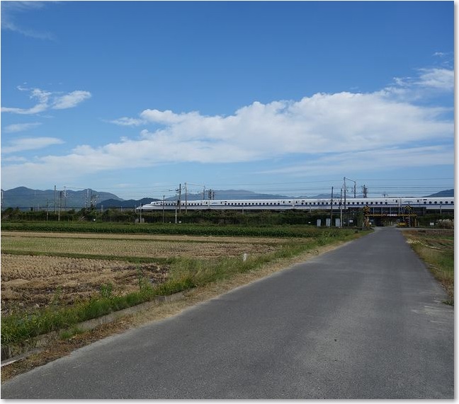 17新幹線が走ります