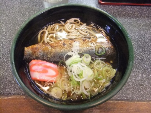 加賀白山そば金沢駅待合室近く店舗＠JR金沢駅のにしんそば１