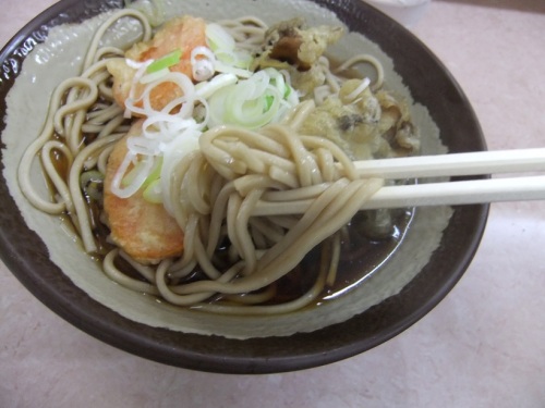 千住橋戸町・そば信の舞茸天(半)＋人参天(半)そば２