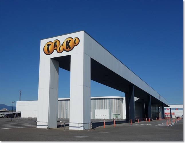 17パチンコ屋の謎の構造物