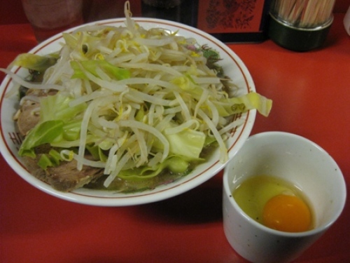 20120204_ラーメン麺徳東陽町店_豚入りラーメンと生玉子web.JPG