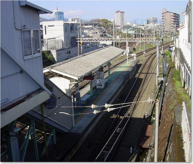 17見下ろすホーム