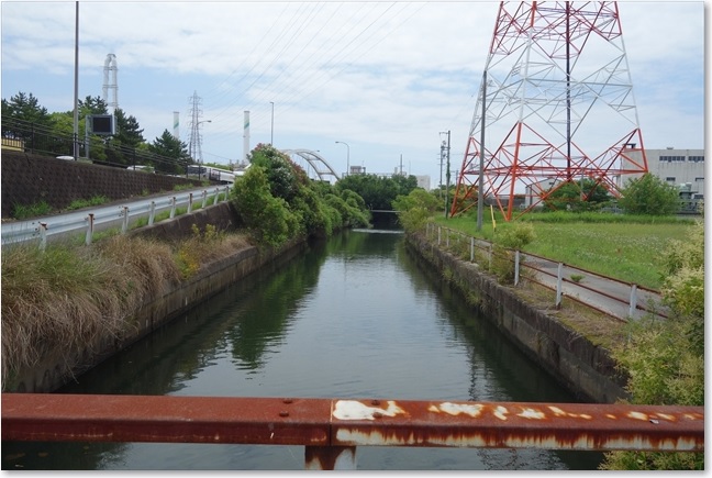 59右にはこんな水路が流れています