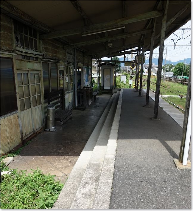 36ホームの階段