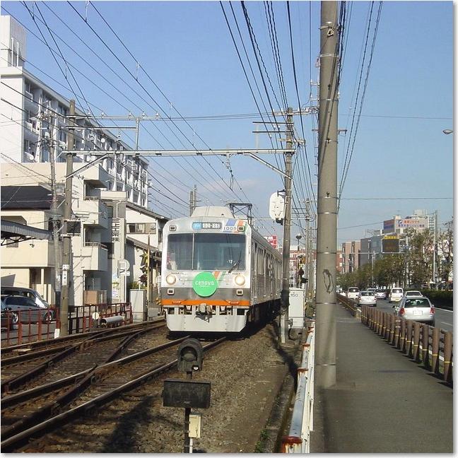 01街をゆく電車