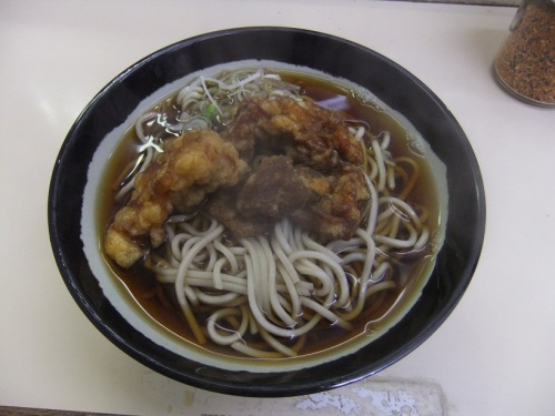 千住旭町・北千住下りそばの鳥唐揚げそば１20120715.JPG