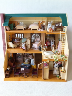 緑の丘の大きなお家