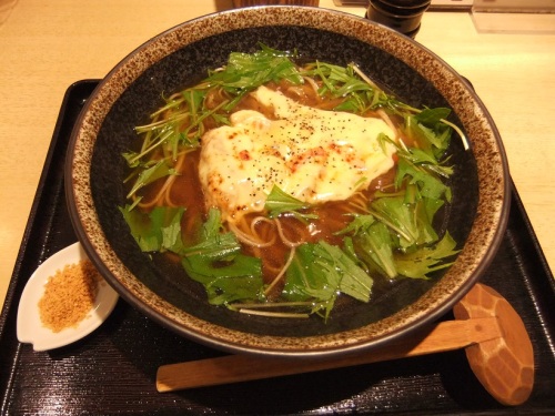 竹若上野アトレ店のオニオングラタンスープ蕎麦