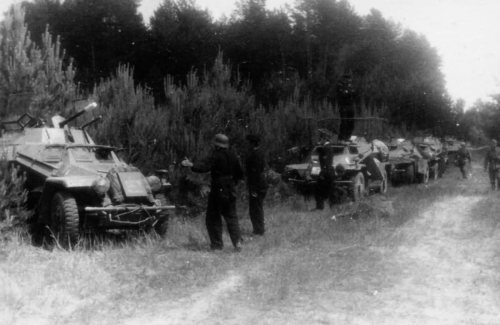 german_armoured_cars_SdKfz_222_17_Panzer_division_Eastern_front.jpg