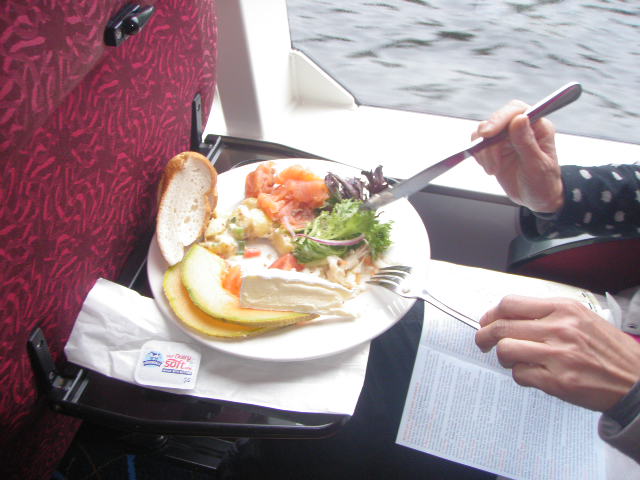 クルーズ船昼食.JPG
