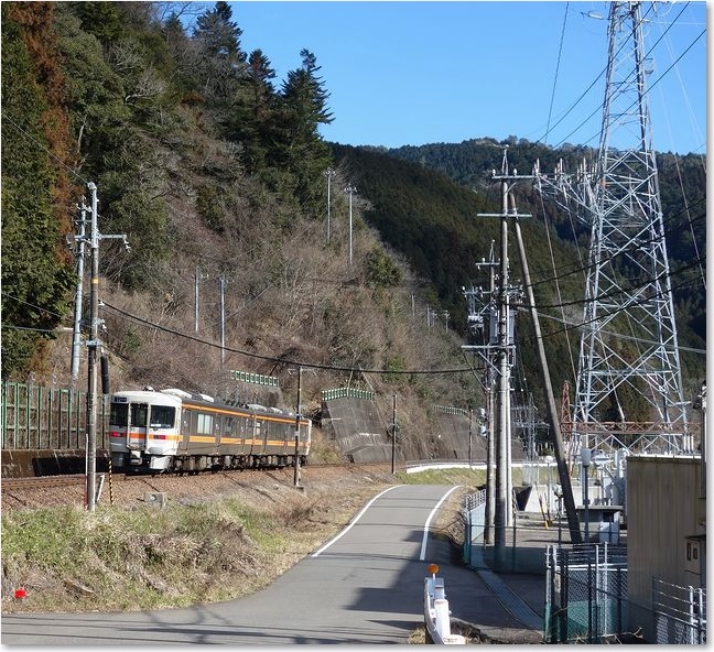 22通過したキハ25系