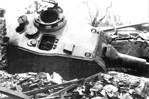 Tiger_2_tank_porsche_turret_with_zimmerit.jpg