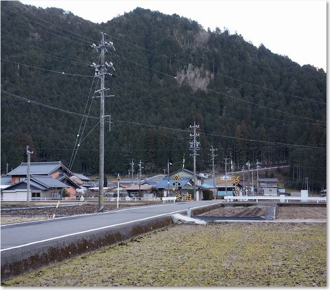 76右には高山線