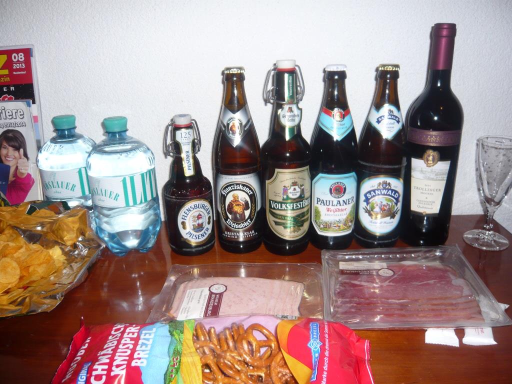 タカちゃんご夫婦とホテルの部屋で二次会。かなり飲みました。