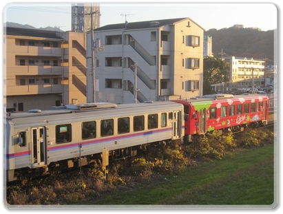 1646Carp列車（玖村駅）_1646.jpg