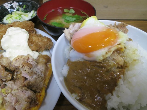 20150106_八千代_チャーシューエッグ定食ごはんカレー掛け卵黄.JPG