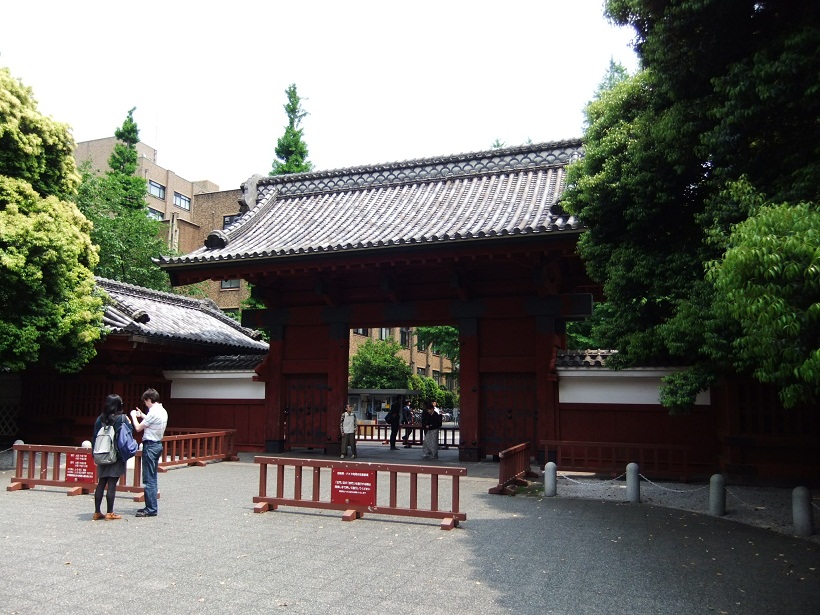 東大赤門20120508.JPG