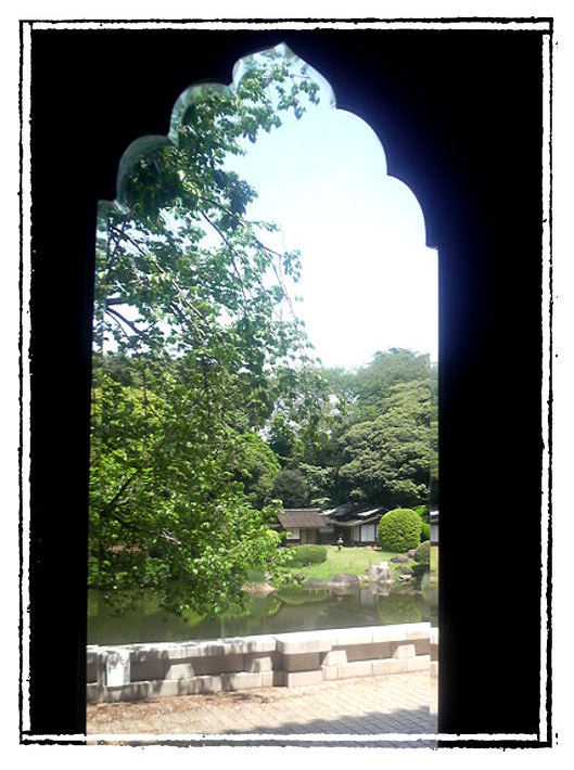 窓越しの現実(V.2012_06_23__11_22_37).jpg