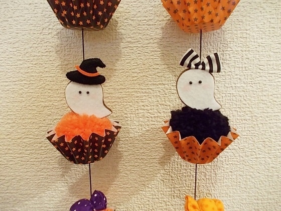 ポンポンカップケーキの縦型ガーランド