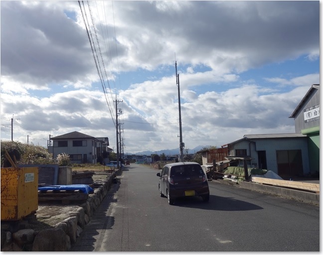 69線路沿いのこの道を